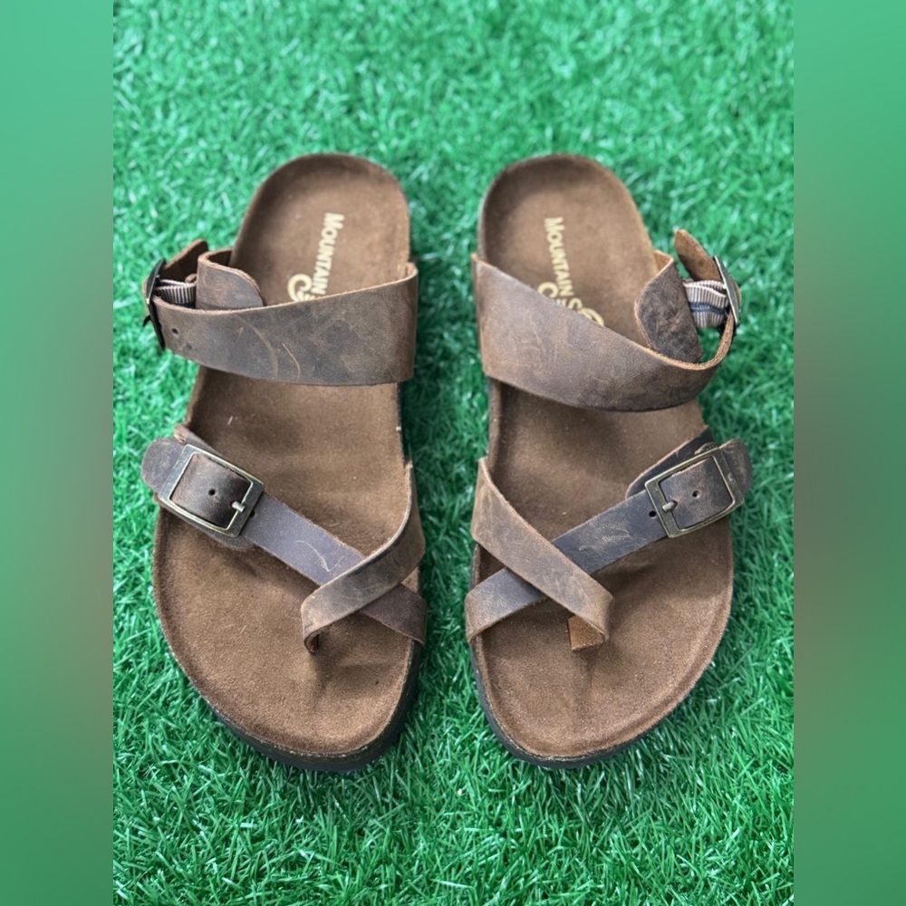Mountain Sole Women’s Brown Leather Sandals with Buckle size 6‎